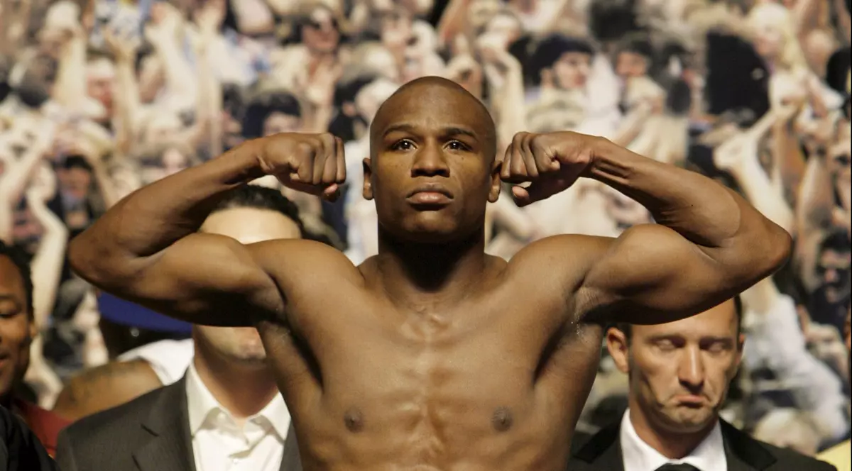 Mayweather revine oficial în ring