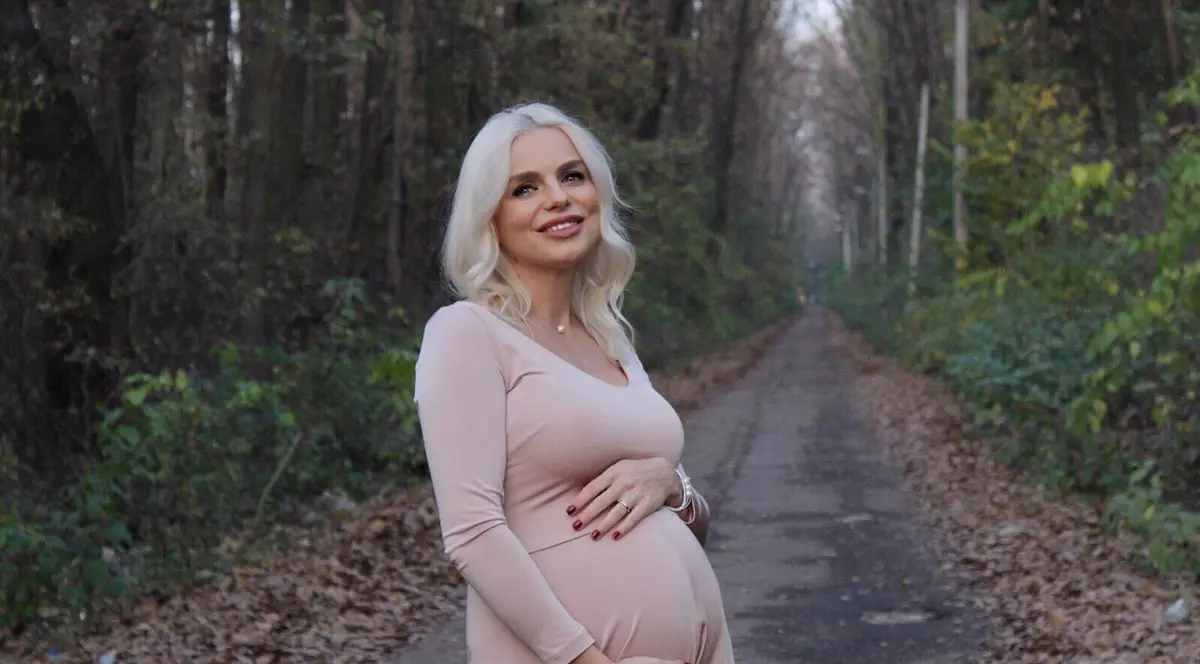 Jojo este însărcinată în luna a noua, iar medicul i-a recomandat să facă asta urgent