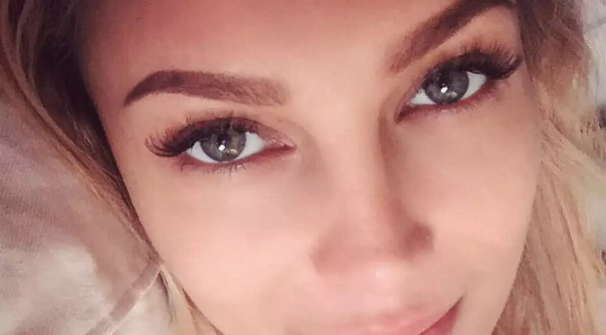 Lora a încins atmosfera pe Facebook