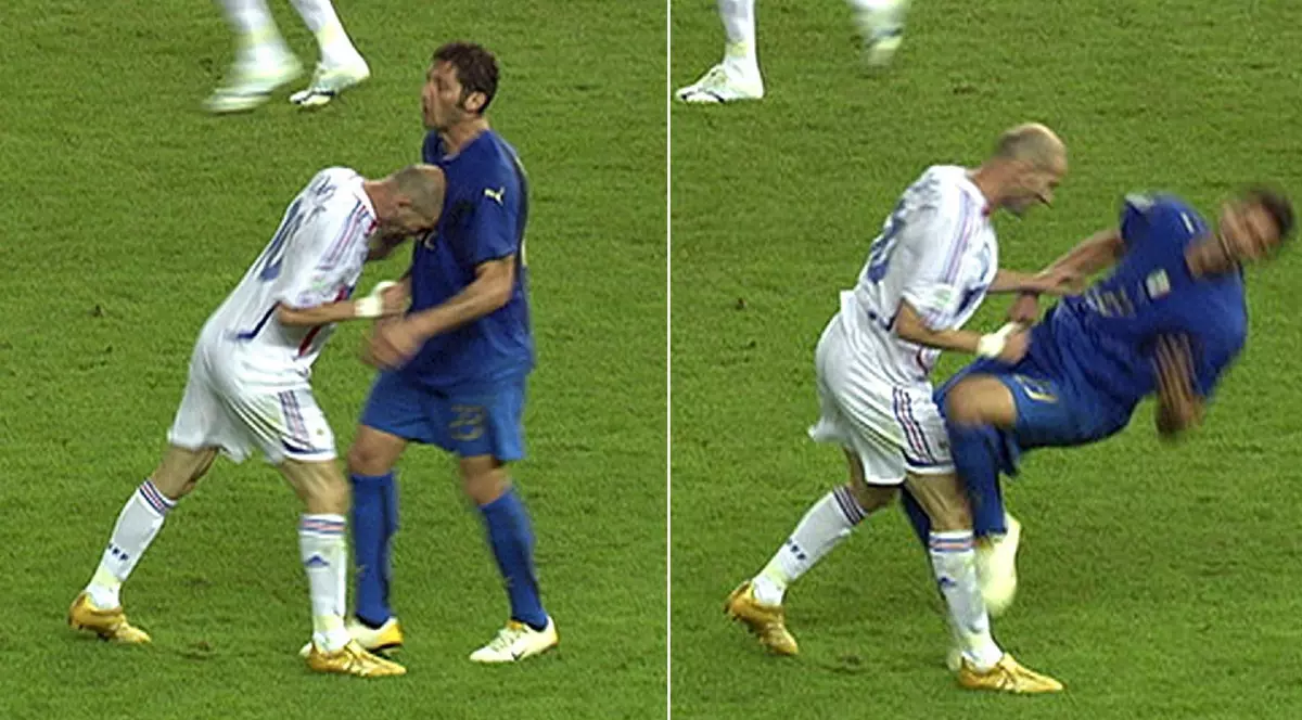 Momentul în care Zinedine Zidane îl lovește cu capul în piept pe Marco Materazzi, urmat de prăbușirea italianului pe gazonul stadionului olimpic din Berlin. FOTO: EPA