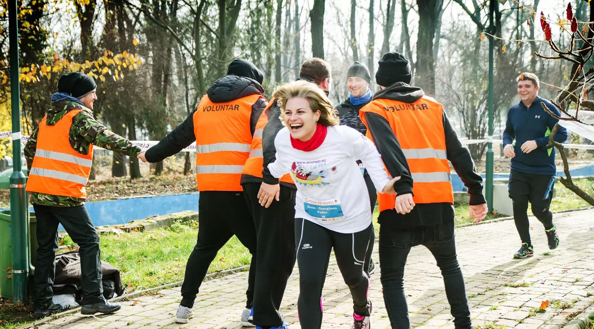 Jocurile copilăriei la RUNFEST - Fuga pe uliță. Sute de concurenți s-au bucurat de o cursă distractivă / GALERIE FOTO