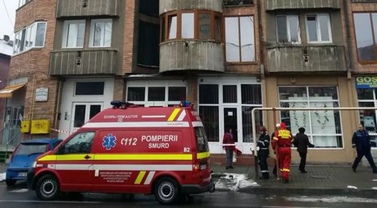 Un bărbat a fost rănit de tencuială în Petroșani. A fost la un pas de moarte
