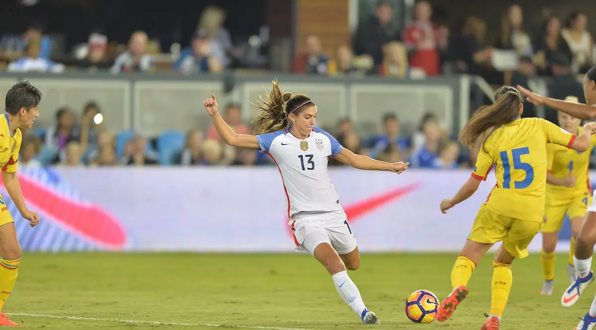 Fotbalistele tricolore au alergat mult fără minge. Americancele au dominat categoric