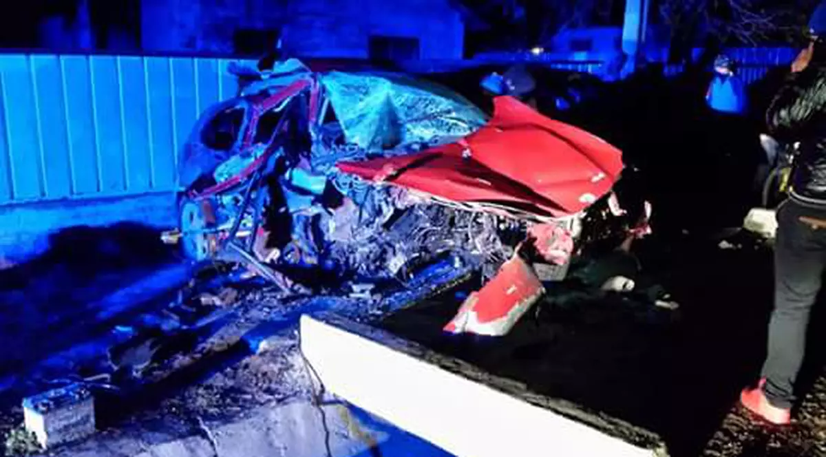 Accident cumplit în Pechea! Doi tineri au murit după ce au izbit un cap de pod GALERIE FOTO