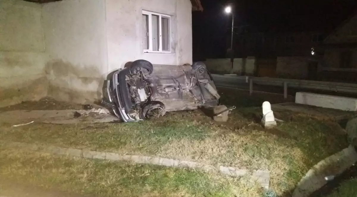Patru bărbați, cu vârste între 30 și 40 de ani, au murit în urma unui accident care a avut loc în noaptea de vineri spre sâmbătă, pe Drumul Național 14.
