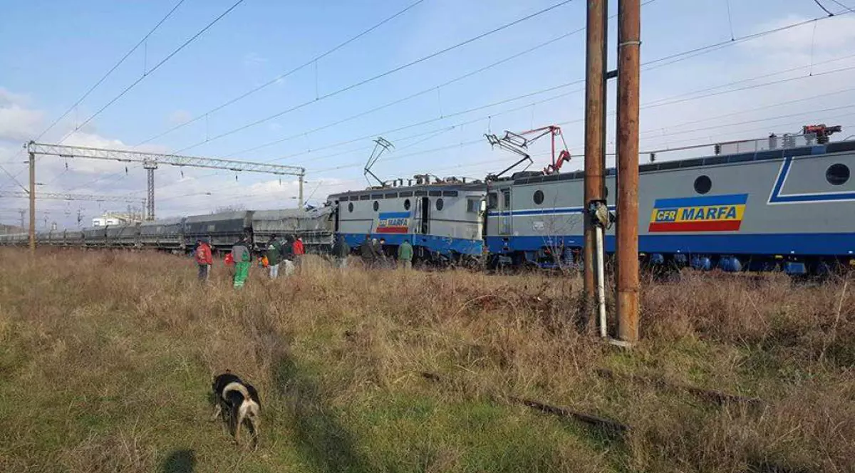 Accident feroviar în Gorj. Un mecanic de tren a murit și un altul a fost rănit