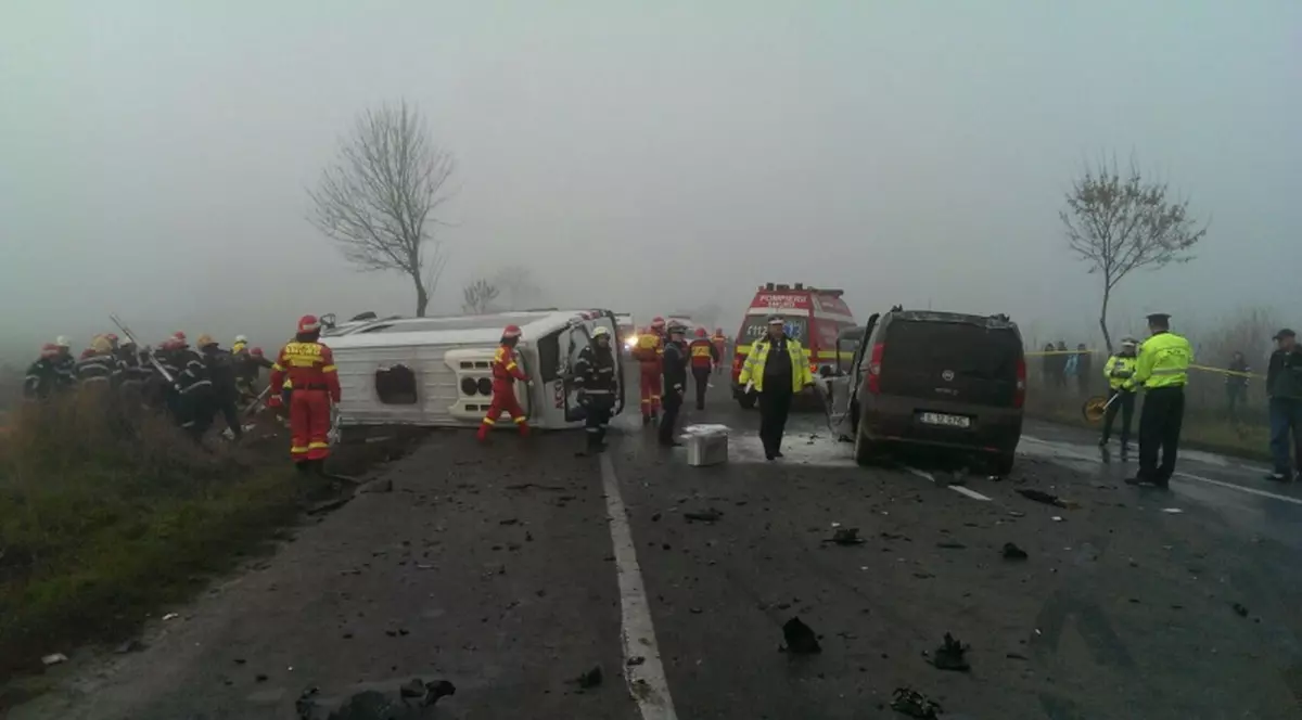 Accident grav pe DN2,la Șindrilița. Trei morți și 14 persoane internate