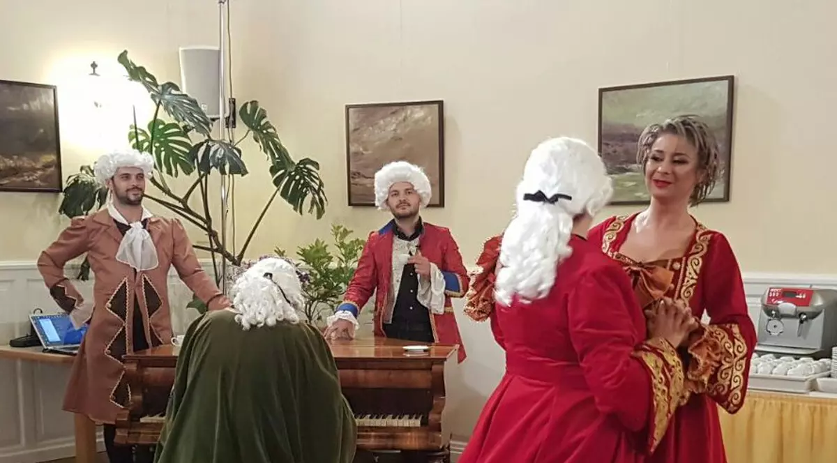 ana maria prodan la balul de la palatul Bruchenthal în duet cu oana roman