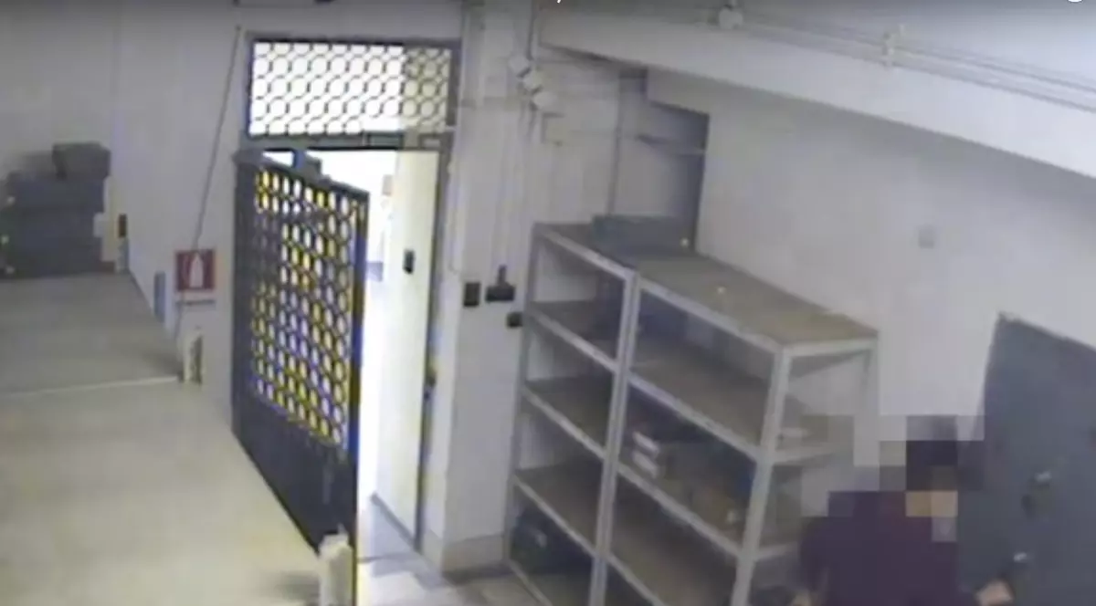 O angajată BCR Ploiești a fost condamnată la închisoare. Femeia a furat 150 de mii de euro și a dat foc camerei tezaurului