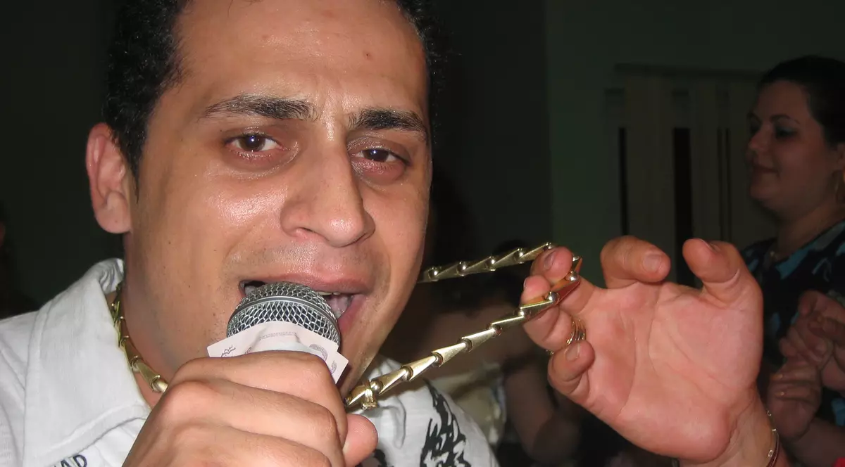 EXCLUSIV Transformarea radicală a celui mai cunoscut manelist al anilor 2000. Are barbă și multe kile în plus