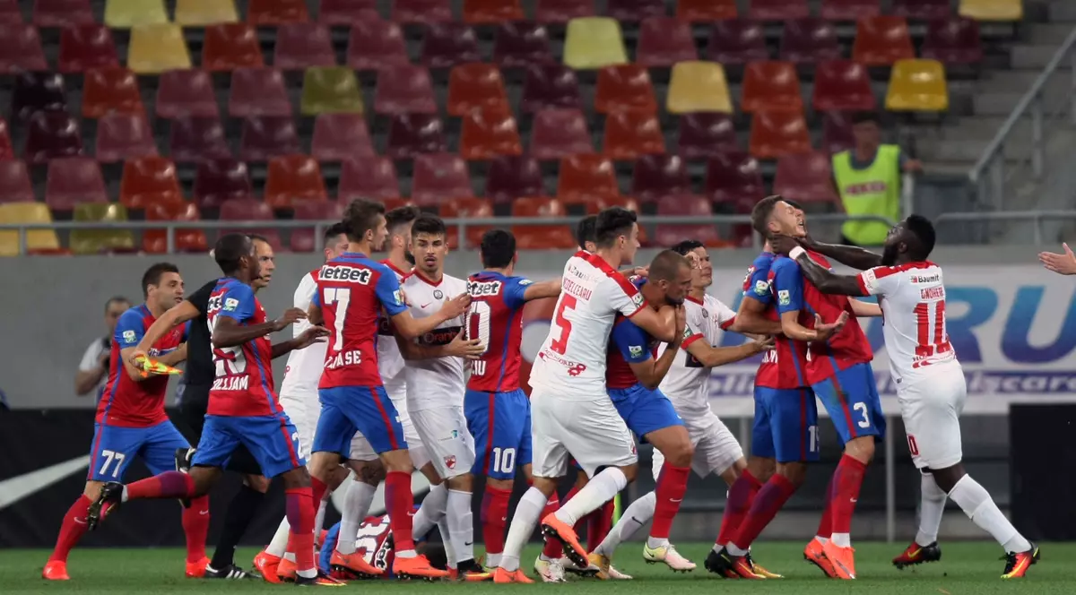 Bătaie între steliști și dinamoviști FOTO: Vlad Chirea