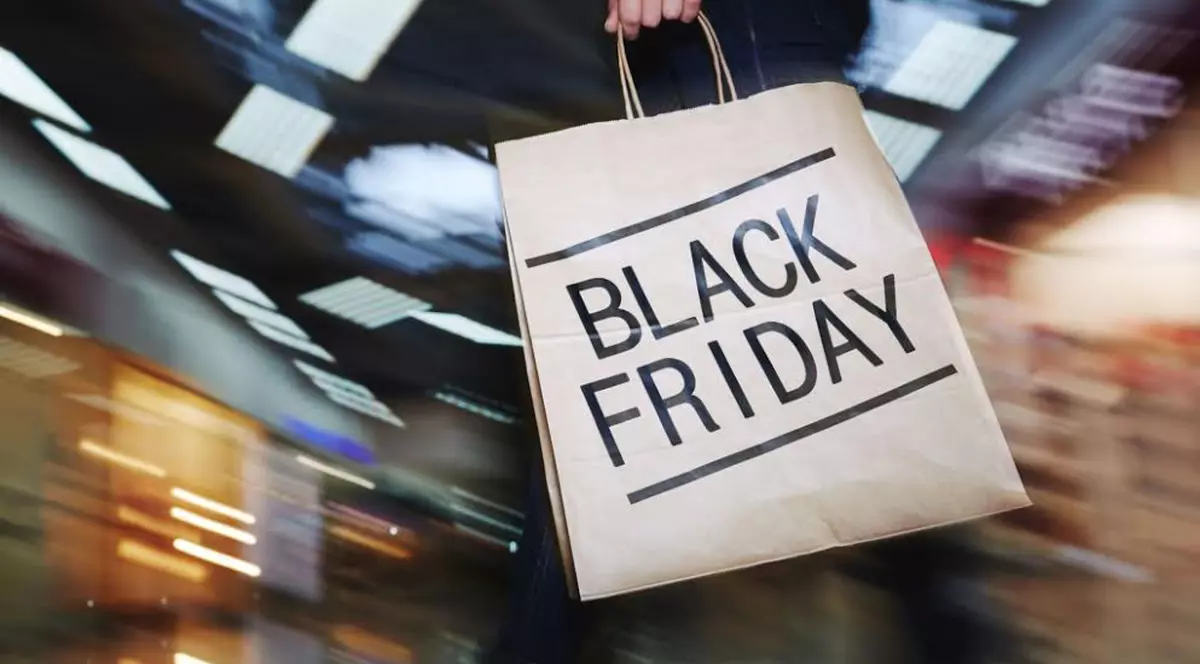 Aparate foto la reducere de Black Friday 2017
