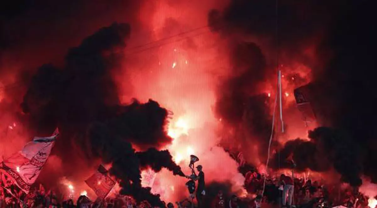 Piroman prins de poliţişti; bărbatul din Galați, bănuit că a incendiat subsolul şi podul unui bloc