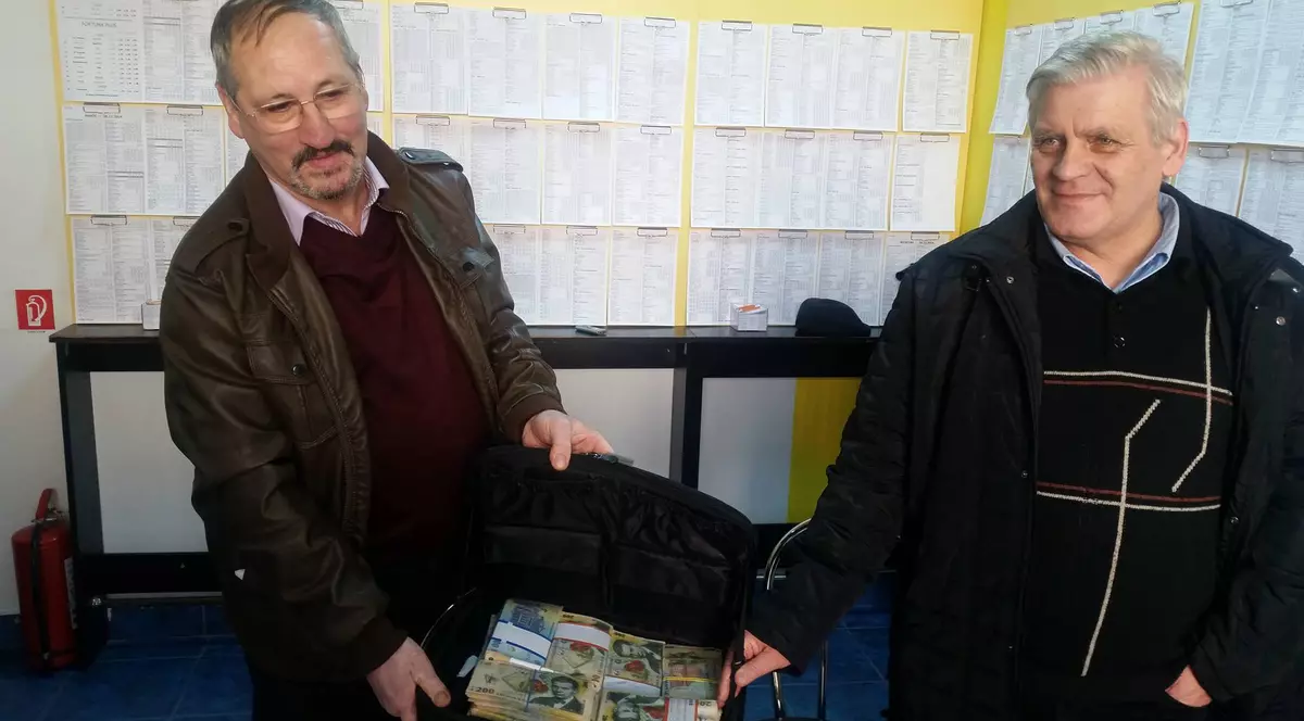 Câștig istoric la pariuri, în Caransebeș! Cu doar câțiva lei, 4 norocoși au câștigat aproape 7 miliarde!  FOTO&VIDEO