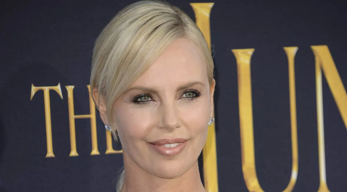 Charlize Theron a reușit să topească din kilogramele acumulate voit pentru filmul „Tully”