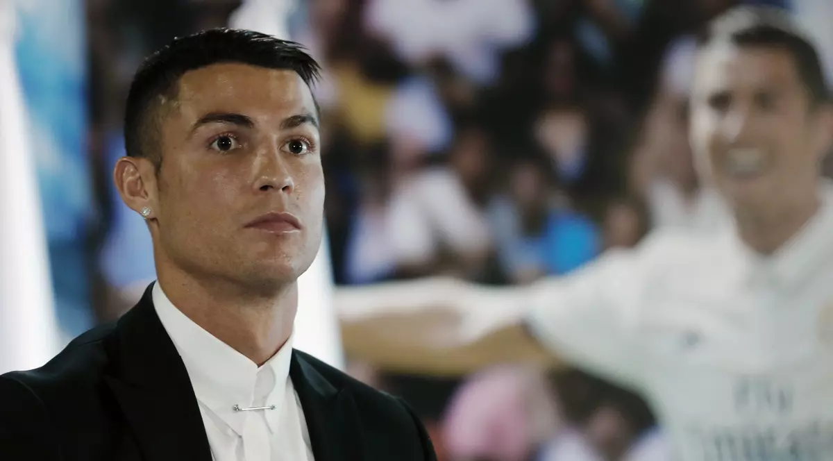 Cristiano Ronaldo s-a deghizat ca să se vadă cu noua sa cucerire! Portughezul tot a fost recunoscut. Foto în articol