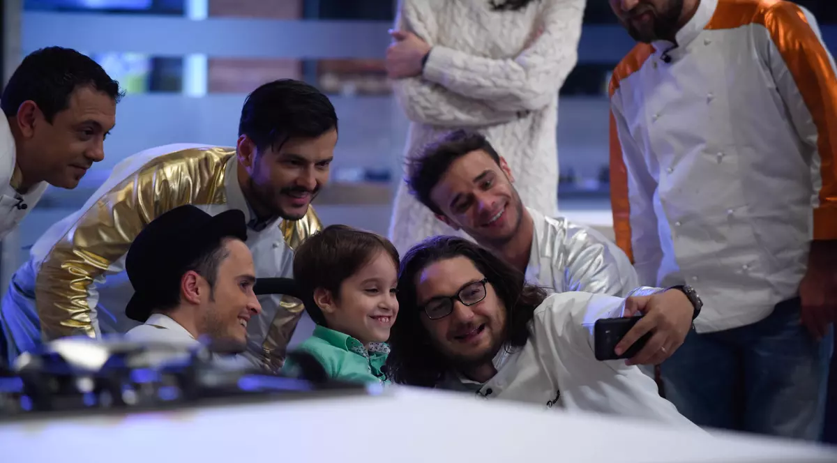 Vedetele s-au întrecut în gătit la „Chefi la cuţite”