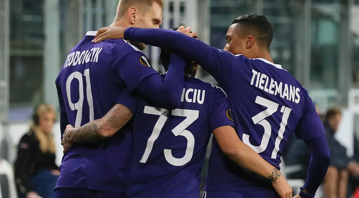 Nicolae Stanciu a fost felicitat de coechiperi după primul gol marcat pentru Anderlecht în campionat