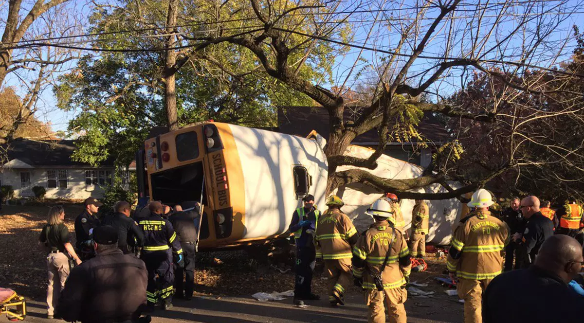 Șase copii au murit și 23 au fost răniți, în urma unui accident din statul american Tennessee | FOTO