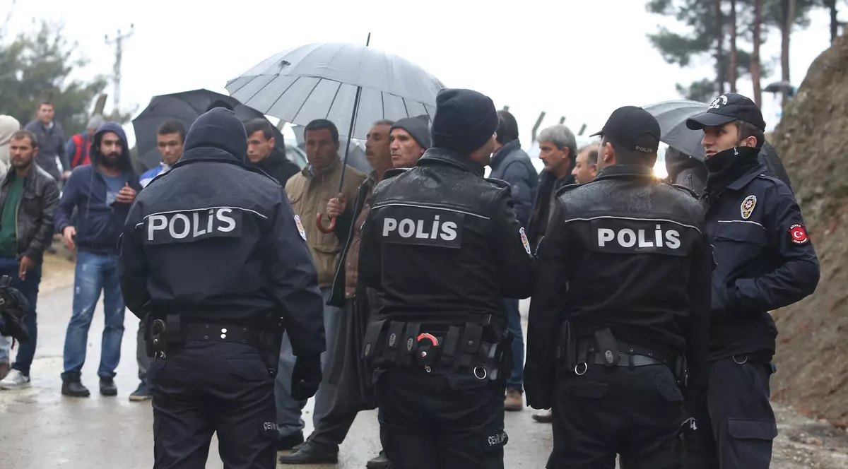 Aproximativ 1.000 de persoane au fost arestate în Turcia, fiind acuzate că au legături cu mișcarea lui Gulen