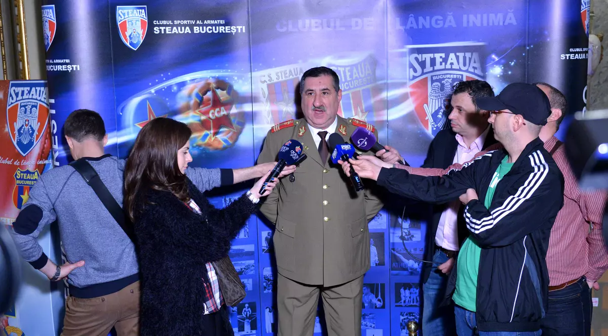 George Boroi, preşedintele CSA Steaua, răspunzând întrebărilor jurnaliştilor. (FOTO: HEPTA)