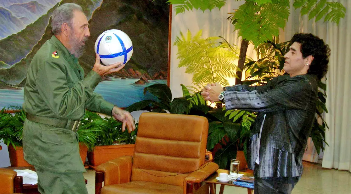 Fidel Castro și Diego Maradona EPA/-