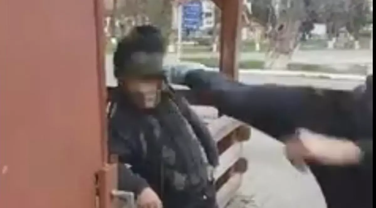 Un bătrân a fost bătut de un adolescent cu un comportament deviant. Scene de-o cruzime uluitoare în județul Mureș