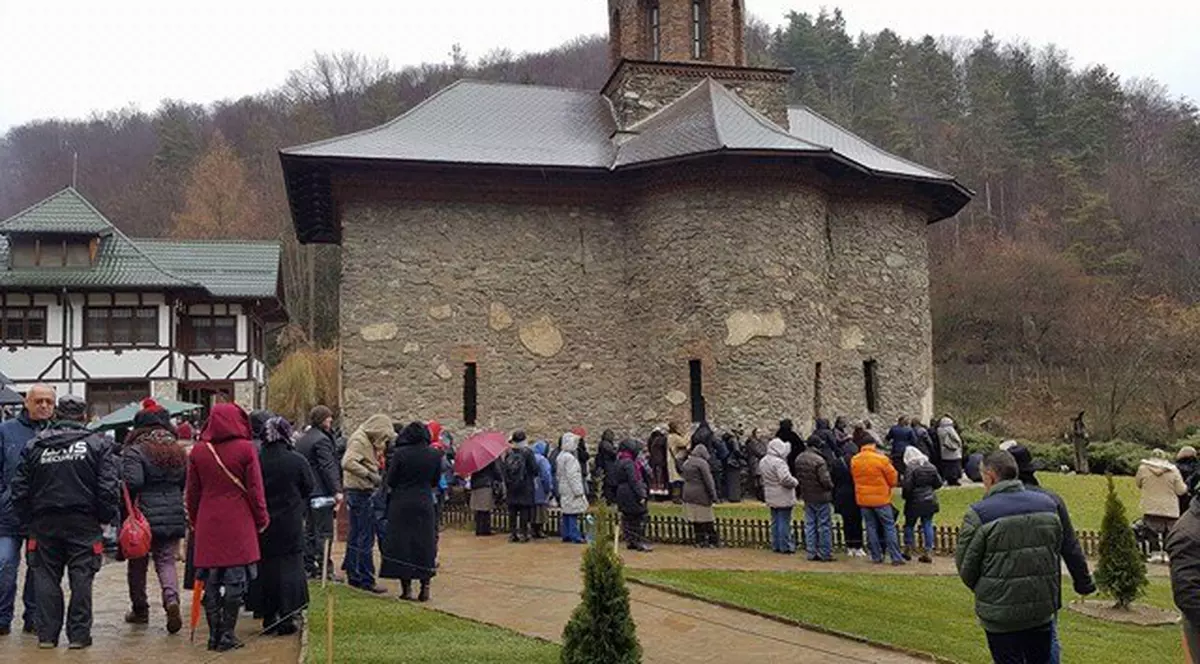 În pelerinaj la Prislop, după ce l-a cunoscut pe Arsenie Boca! ”Avea o privire pătrunzătoare”