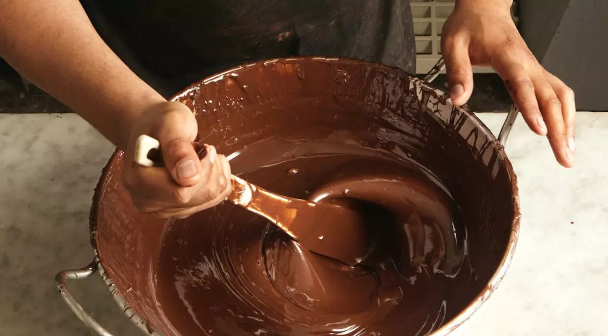 Cremă de ciocolată pentru prăjituri