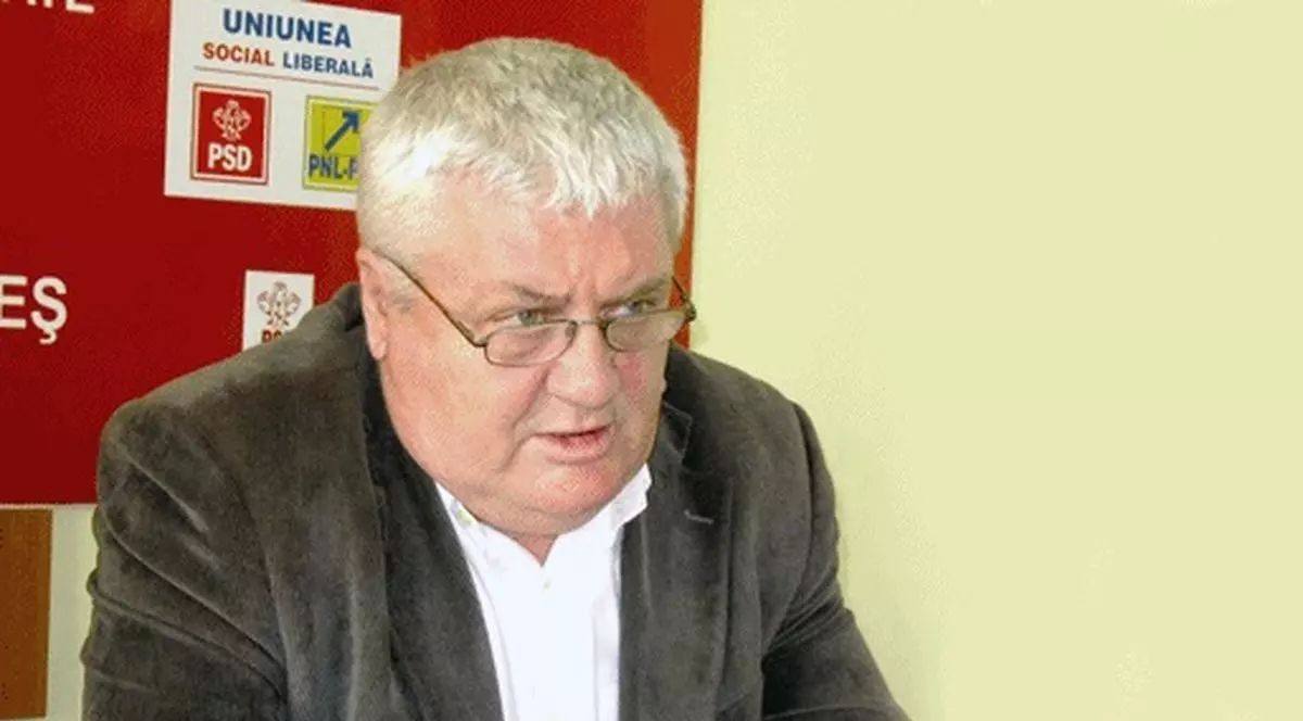 Șeful Inspectorului general școlar al județului Mureș, Ștefan Someșan, ridicat de DNA