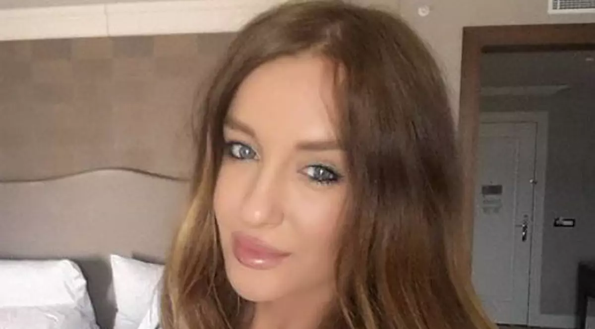 Tania Budi și-a schimbat look-ul de curând: breton și o nunață mai închisă a părului