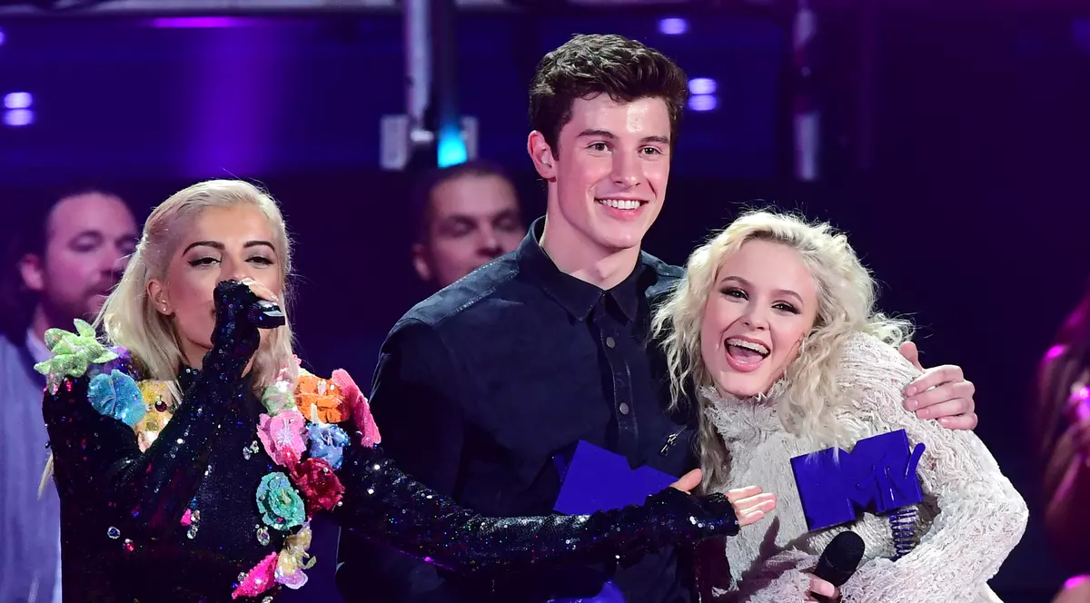 Gala Europe Music Awards 2016 | Justin Bieber și Lady Gaga, marii câștigători. Trofeele au fost colorate în purpuriu, în memoria lui Prince