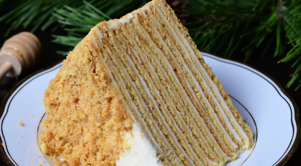 Rețetă de desert rusesc: Tort Medovik