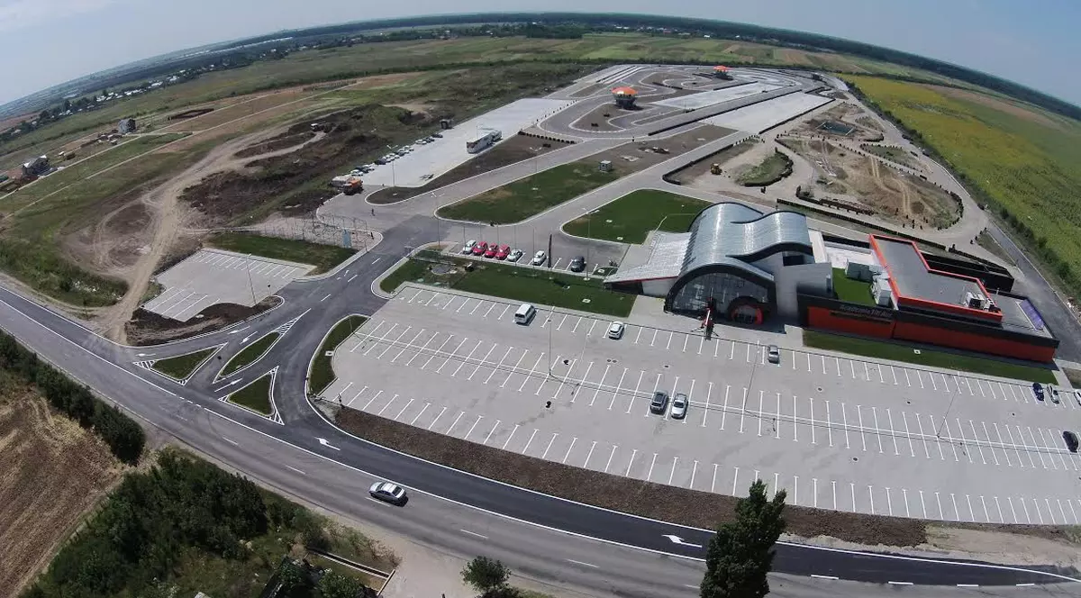 Titi Aur organizează cursa campionilor din automobilism: ATA Racing Show 2016!