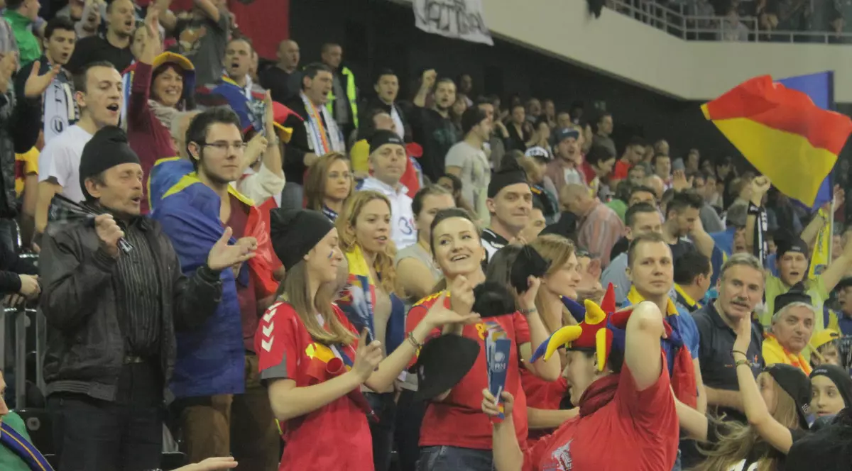 Premii și surprize pentru fani la Trofeul Carpați la handbal. Bilete la jumătate de preț pentru elevi și studenți!