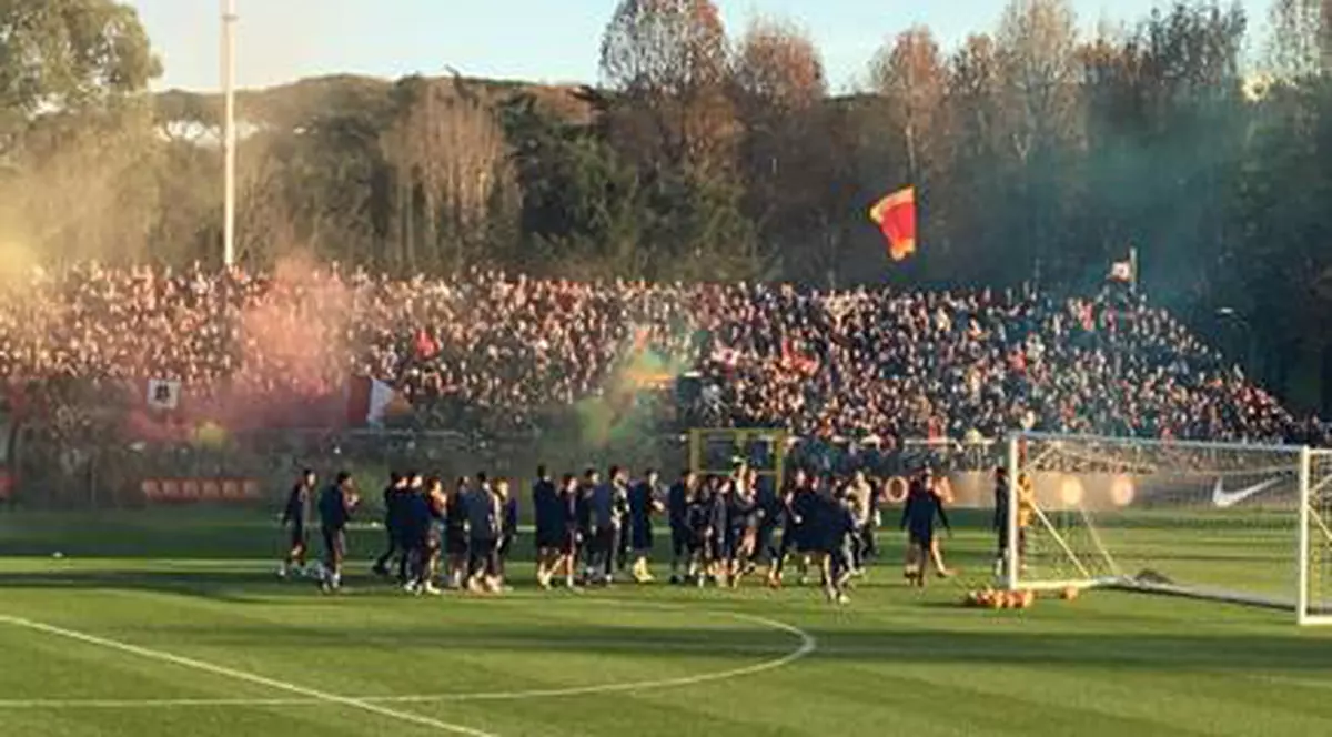 Liga Europa: Astra Giurgiu - AS Roma (joi, ora 20.00). Nebunie la antrenamentul de luni al Romei! 4.000 de fani au venit să le mulțumească jucătorilor / VIDEO