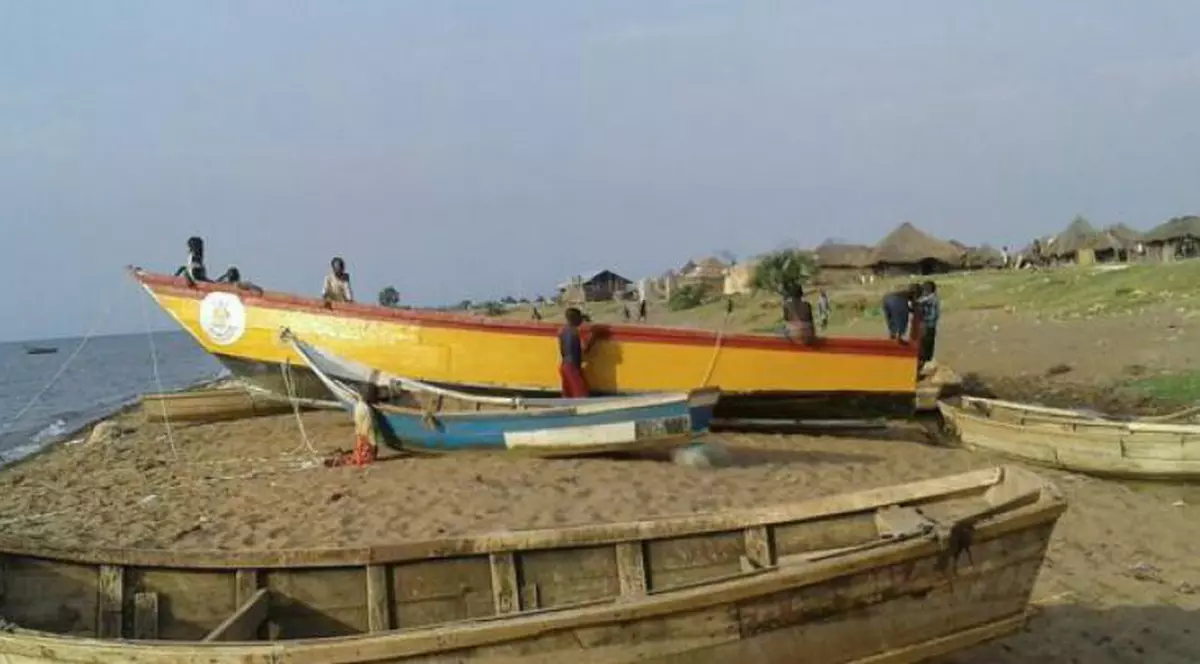 O echipă și fanii ei s-au înecat în Lacul Albert din Uganda!