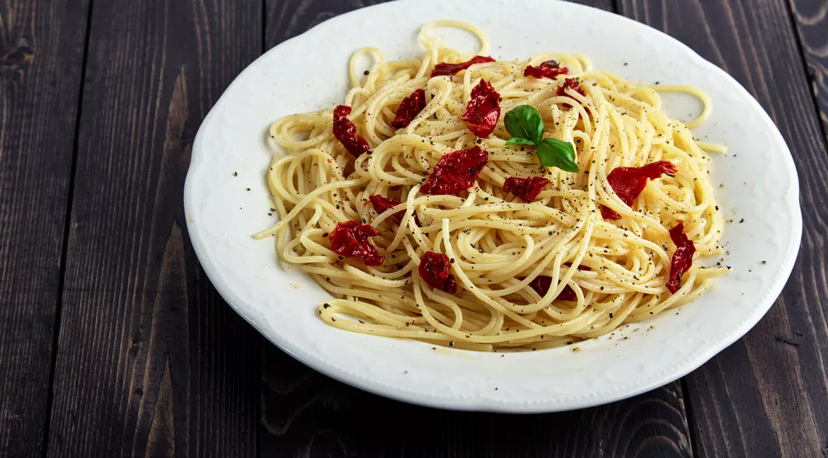 spaghete cu roșii uscate