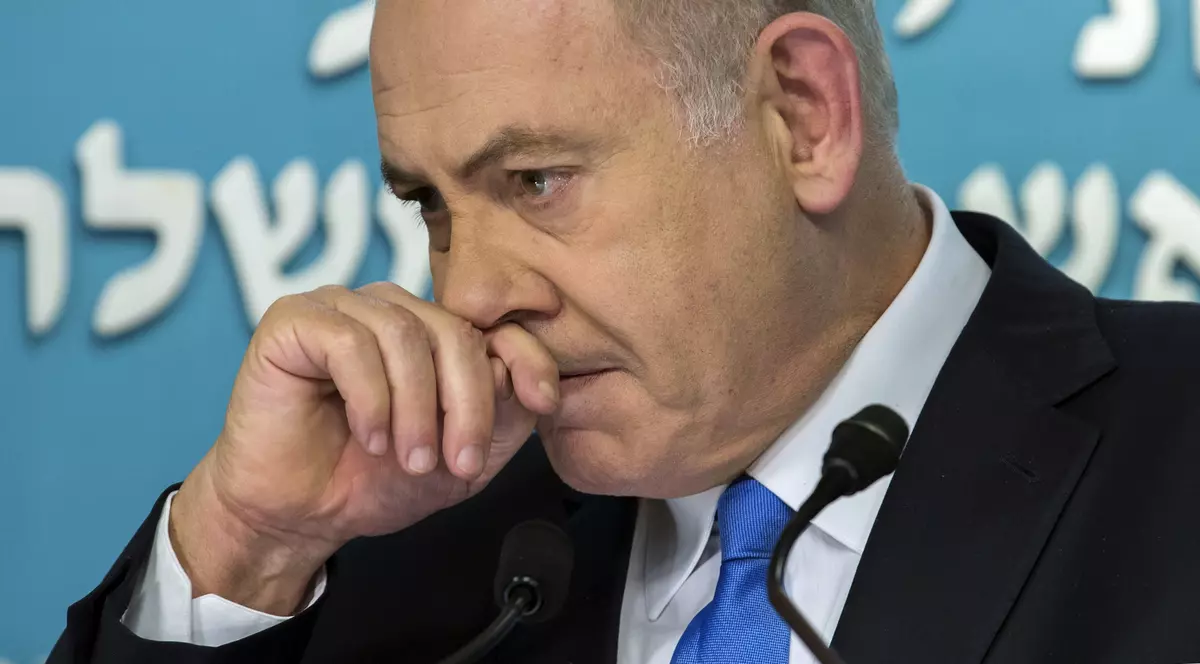 Premierul israelian Benjamin Netanyahu este interogat de polițiști chiar la el acasă