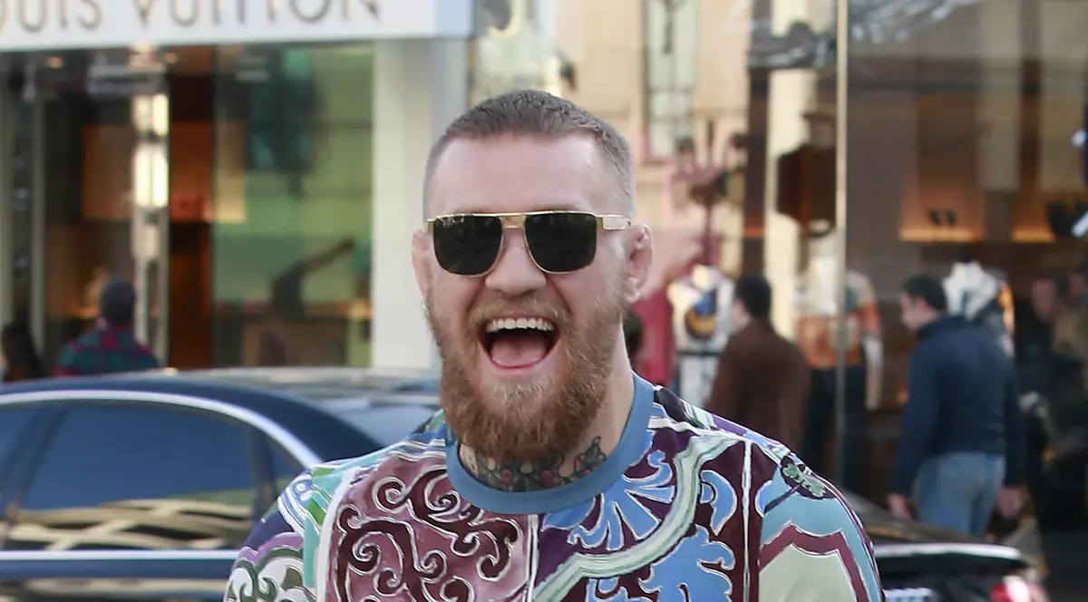 Conor McGregor, surprins în timpul unei ședințe de cumpărături în Beverly Hills. (FOTO: HEPTA)