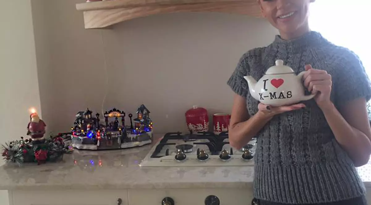 Denisa de la Bambi și-a împodobit bradul de Crăciun. Cum arată și ce obsesie are artista