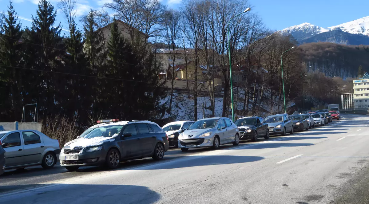 Românii se întorc din minivacanța de 1 Decembrie. Cum se circulă pe drumul dinspre munte