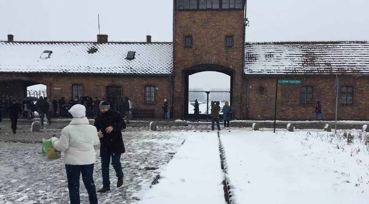 Lagărul Auschwitz, din suburbiile orașului Oswiecim