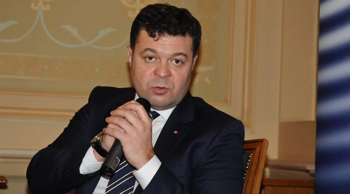 Rectorul Universității de Vest, suspectat de plagiat. Marilen Pirtea anchetează plagiatul șefei DNA, Laura Codruța Kovesi
