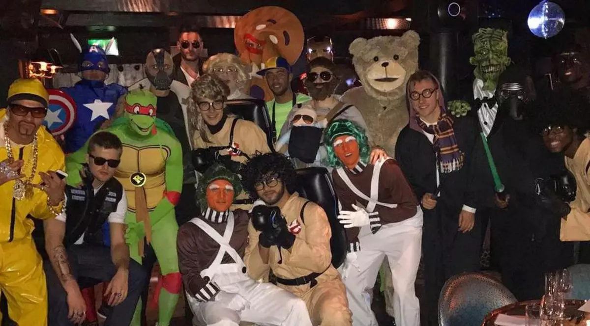 Fotografie de grup realizată la petrecerea de Crăciun a clubului Tottenham.