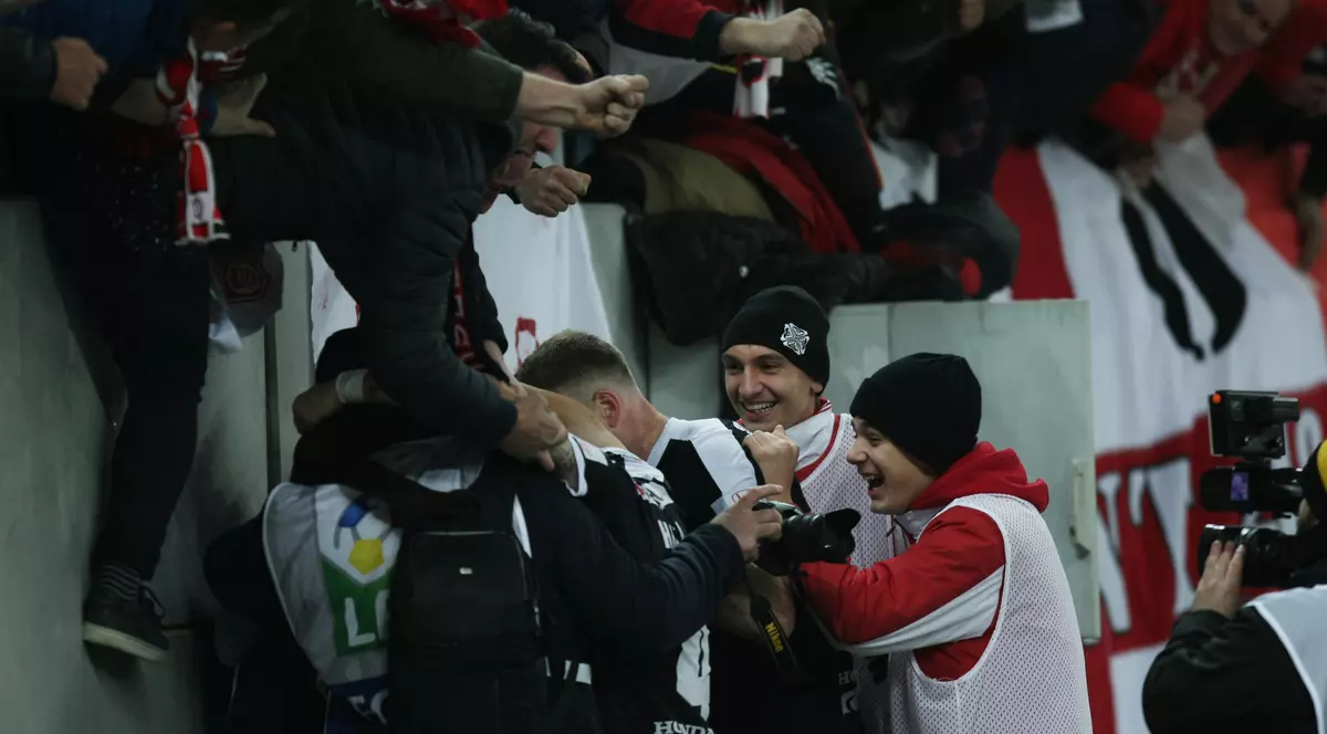 Bucuria ”câinilor” FOTO: Vlad Chirea (Libertatea)