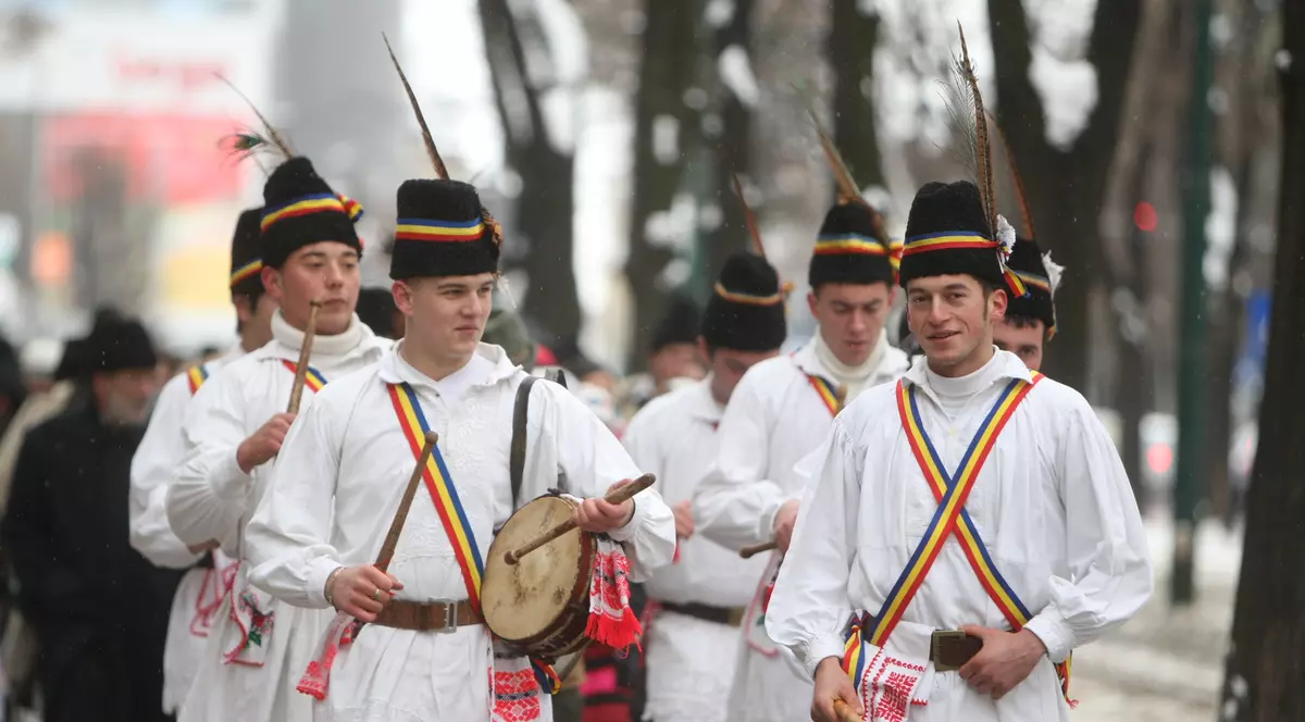 ȘTIAI CĂ? Colindătorii se mai numesc și... pitărăi