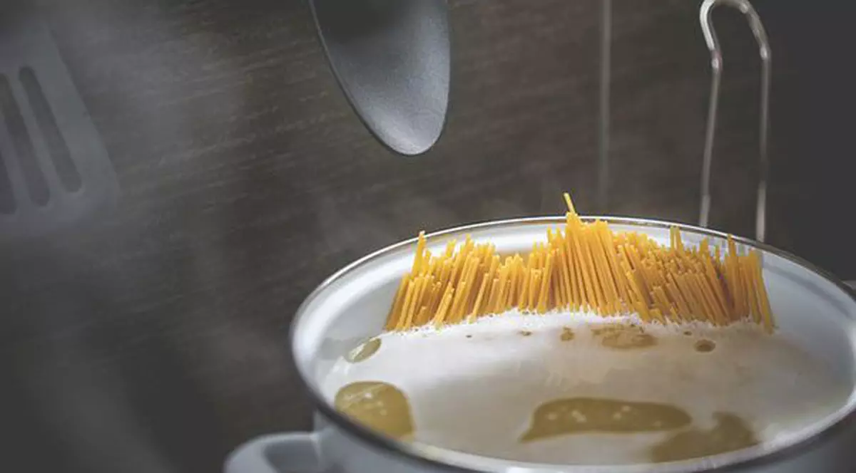 Apa de la paste – la ce o folosești dacă nu o arunci