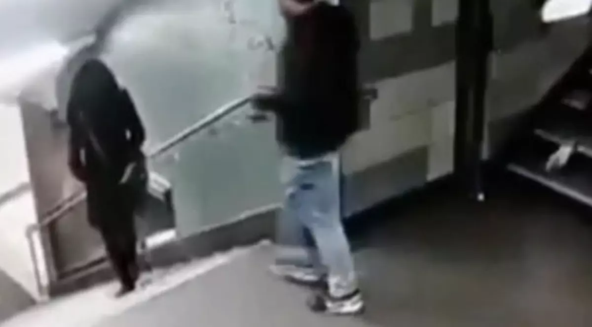 Agresorul care a atacat o femeie la metroul din Berlin a fost arestat. Incidentul a șocat Germania | VIDEO