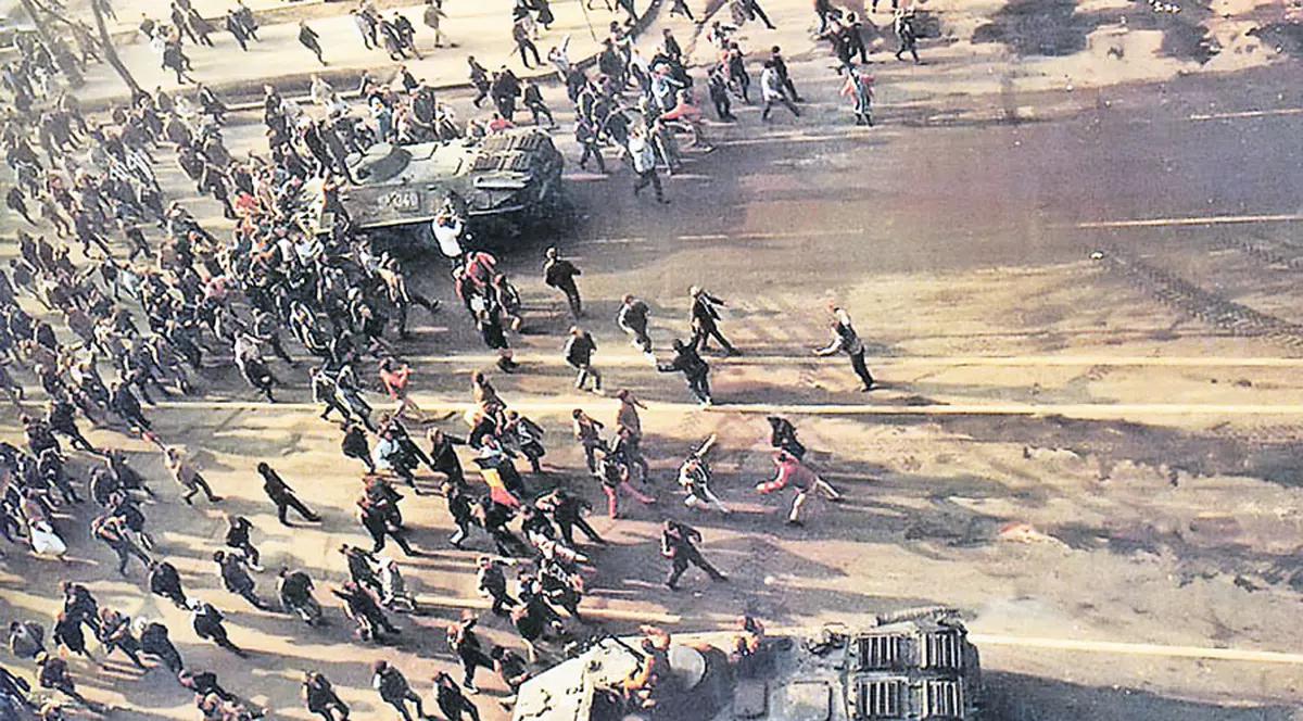 21 decembrie 1989. Baricada de la Inter și ultima zi de putere a lui Nicolae Ceauşescu